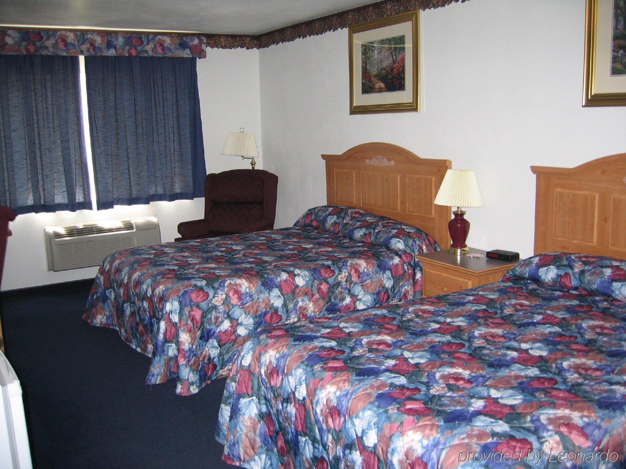 Glacier Gateway Plaza Motel Cut Bank Room photo